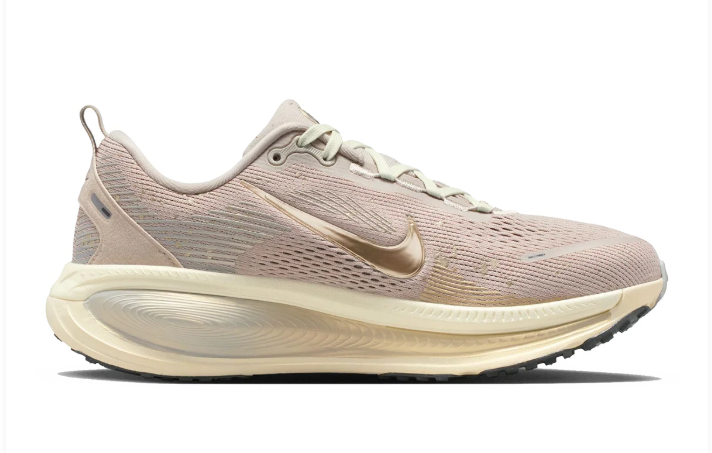 Nike Vomero 18 SE Running Shoes – Cream II / Metallic Gold Grain